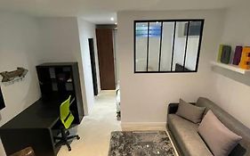 Studio industriel loft neuf avec parking privé